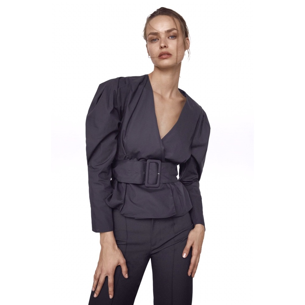 Zara NWT Poplin Blouse with Matching Belt in size XS.